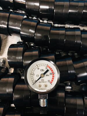 نطاق القياس 0-100 Mpa مقياس الضغط الاقتصادي مناسب لتطبيقات الأكسجين و CO2 بدون زيت نوع جاف متين وأداء